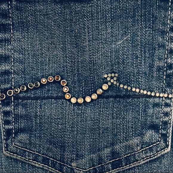 7 FAM “Roxanne” Cut-Off Jean Shorts - Picture 13 of 16